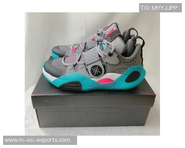 经典篮球鞋的魅力与历史探秘让你重温篮球场上的辉煌瞬间